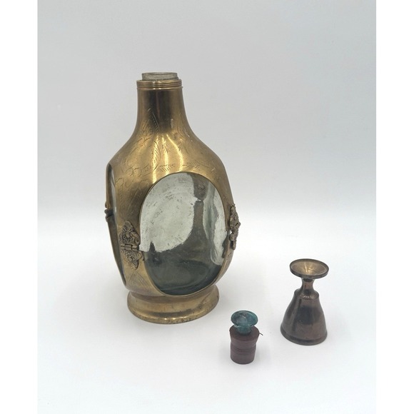 Brass‎ Encased Glass Decanter With Shot Glass Lid Non King Vintage - Picture 10 of 11